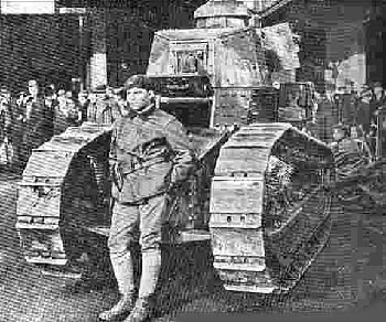 يك تانك ( مدل همان زمان ) و يك سرباز فرانسوي در يك خيابان فرانكفورت در1920 